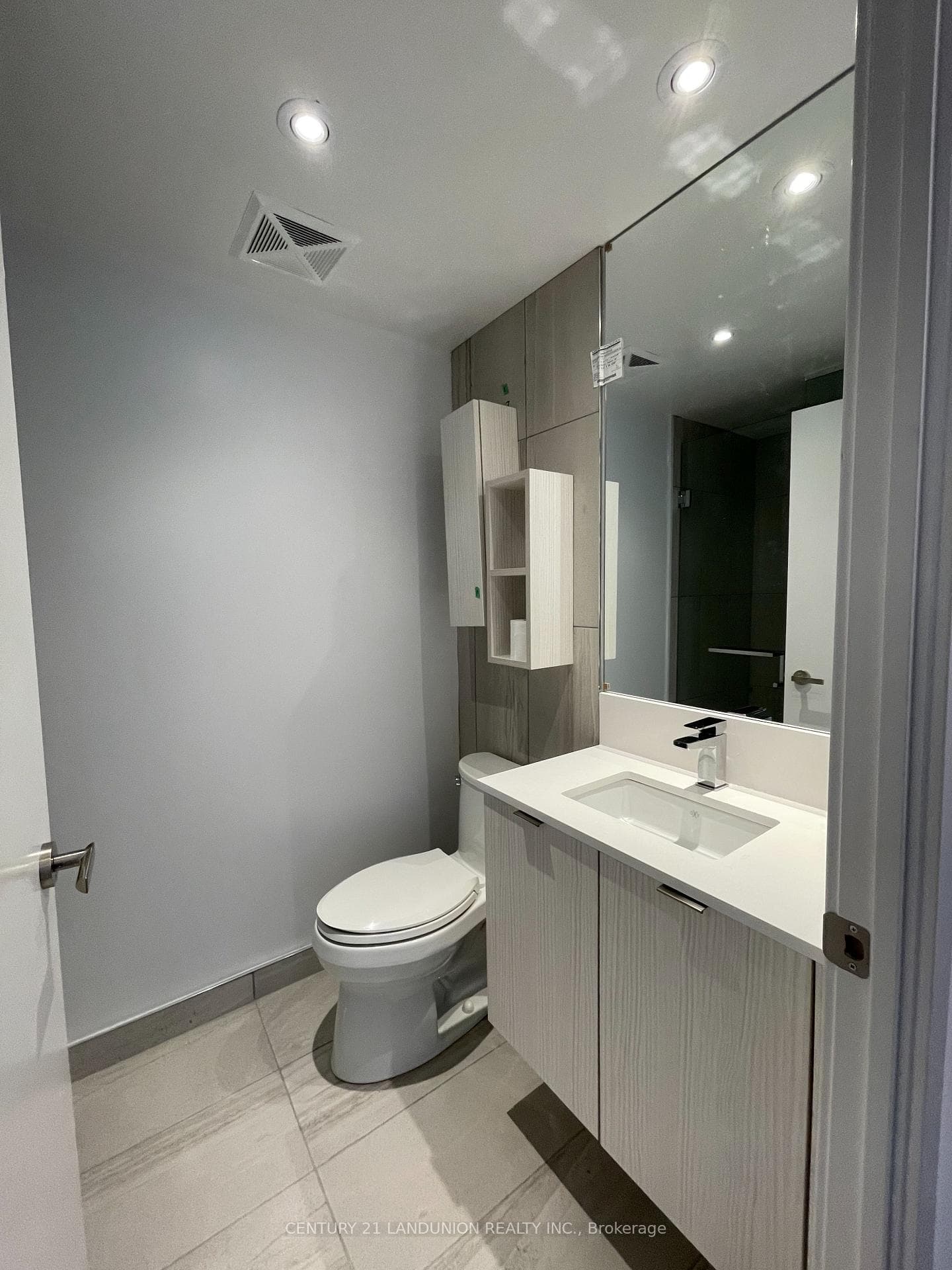 195 Redpath Avenue Unit 2201 photo 5