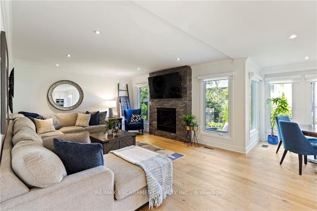 2111 KEITH Close photo 15