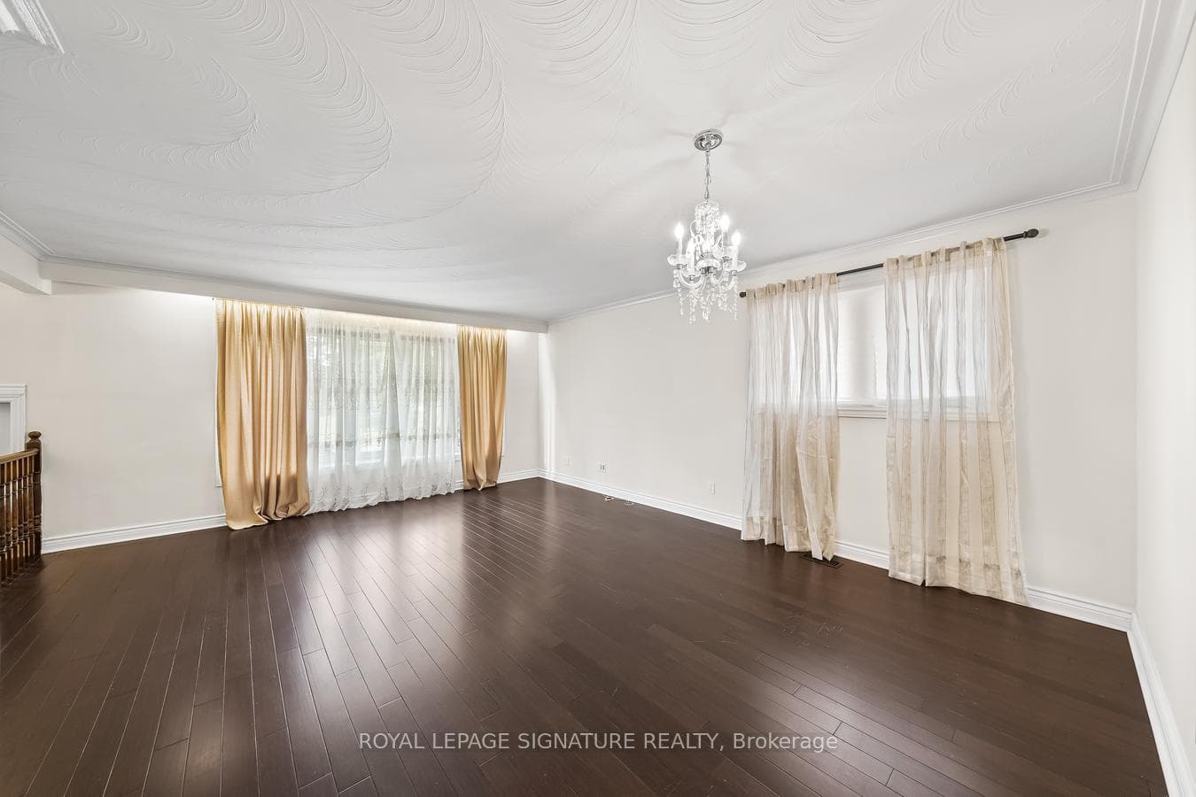 21 Broadlands Boulevard photo 4