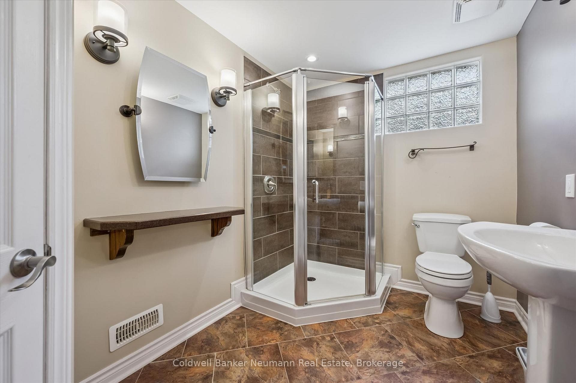 5 Ervin Crescent photo 36