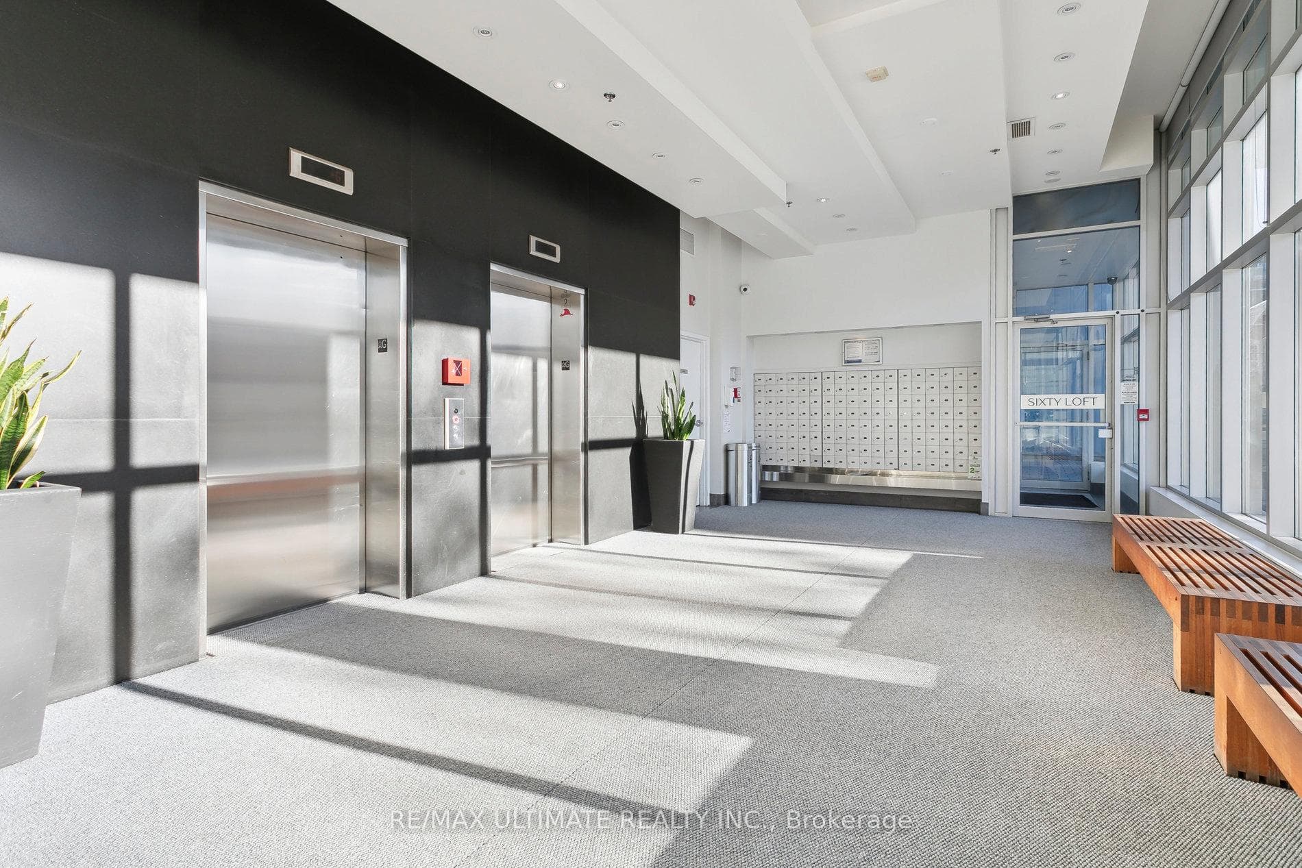 60 Bathurst Street Unit 609 photo 3