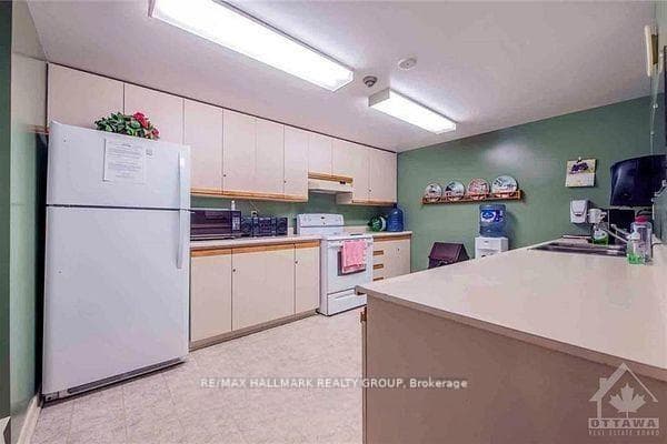 Common kitchen / party room