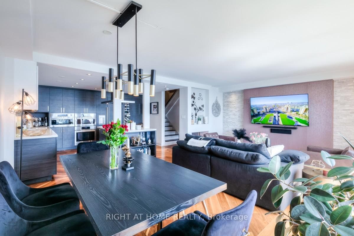 33 Harbour Square Unit 3020 photo 6