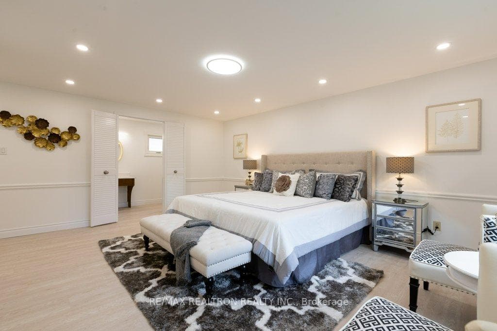 135 Heatherside Drive photo 22