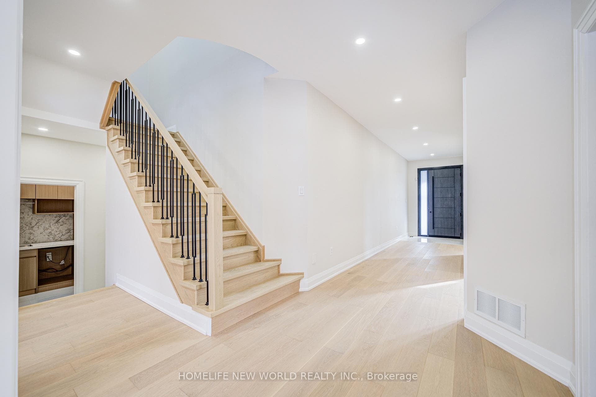 202 Everett Street photo 12