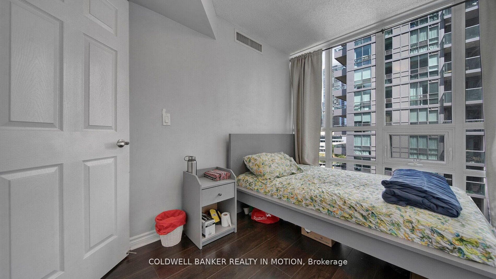 25 Lower Simcoe Street Unit 918 photo 18