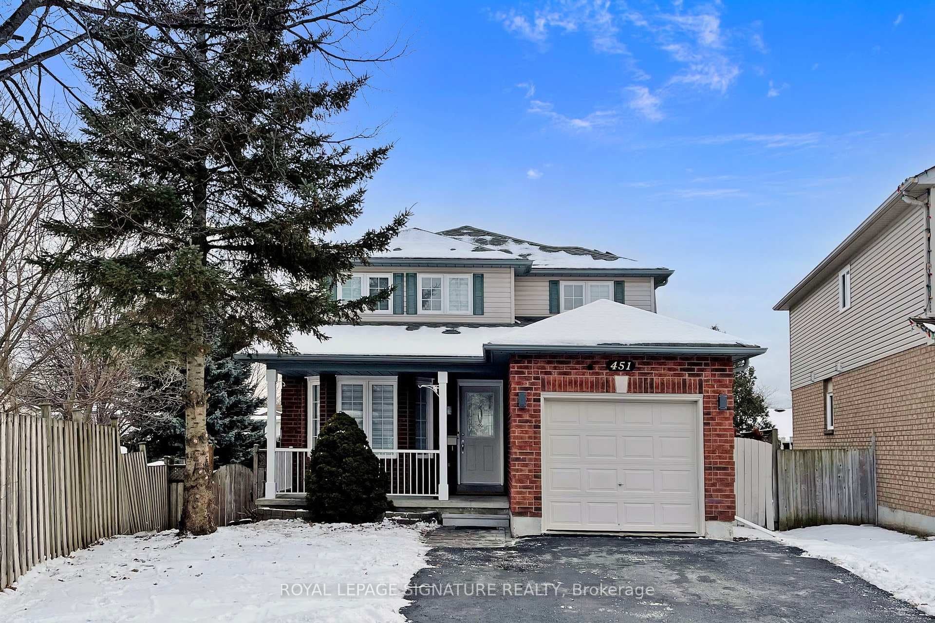 451 Compton Crescent photo 2