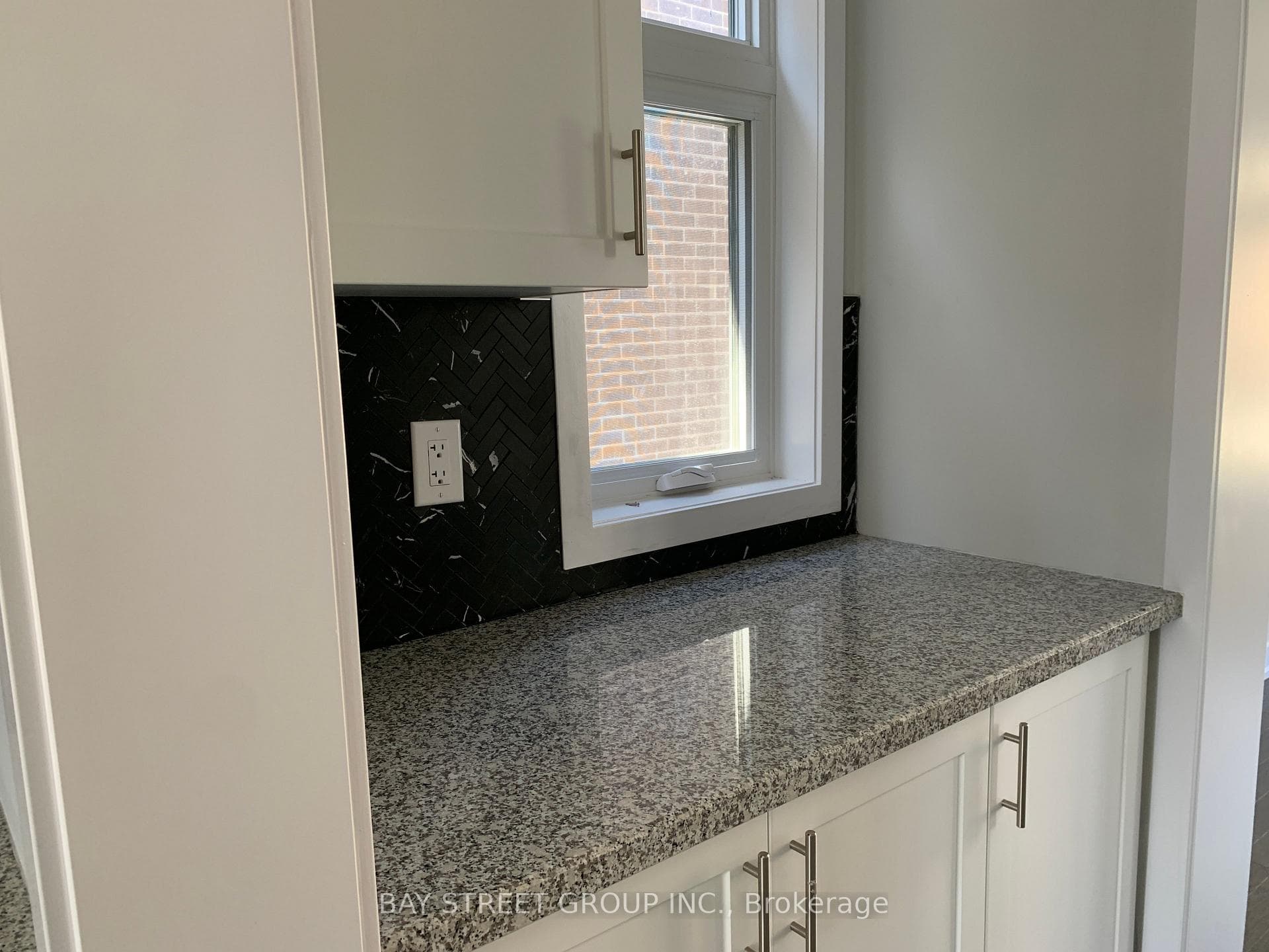 17 Guardhouse Crescent photo 5