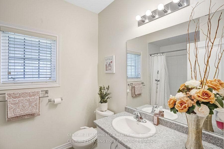 2nd Bathroom on Main Level (4pc)