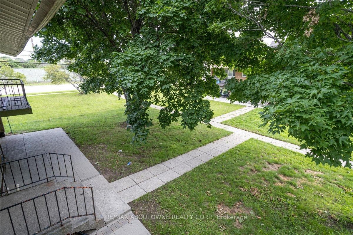 2344 Queensway Drive Unit 4 photo 38