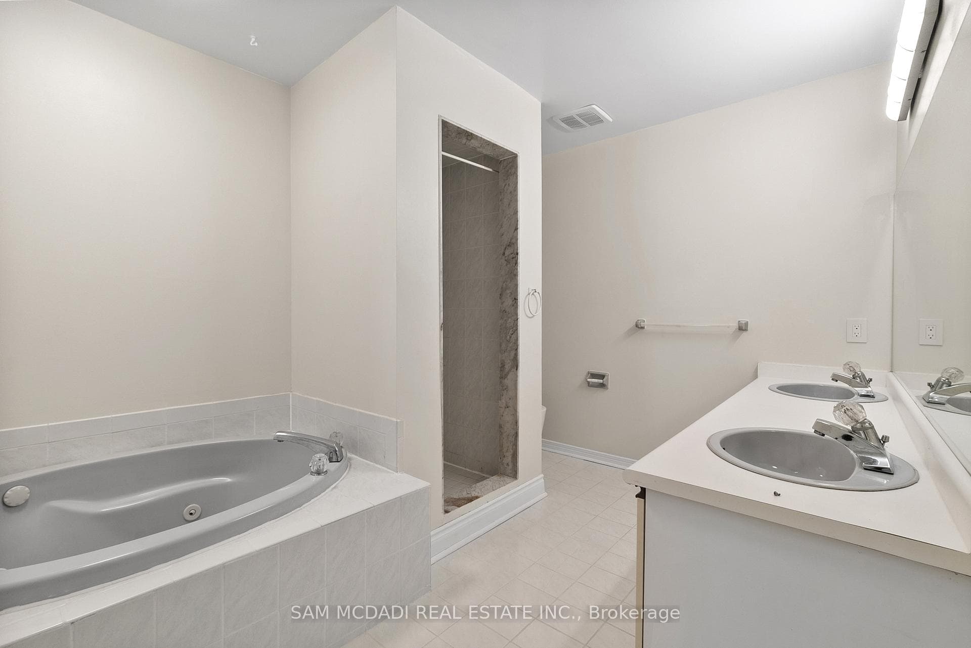 2006 Glenada Crescent Unit 27 photo 27
