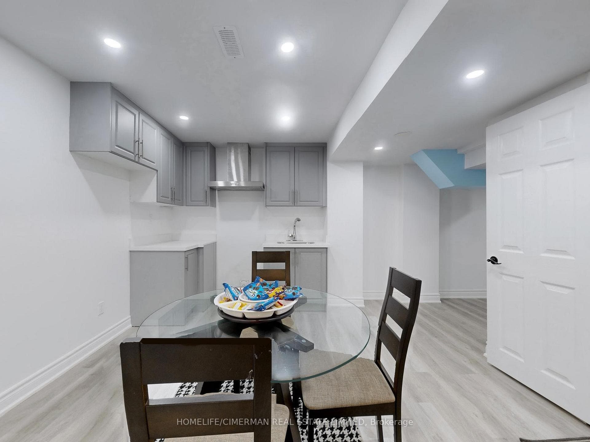 16 Morningstar Avenue photo 40