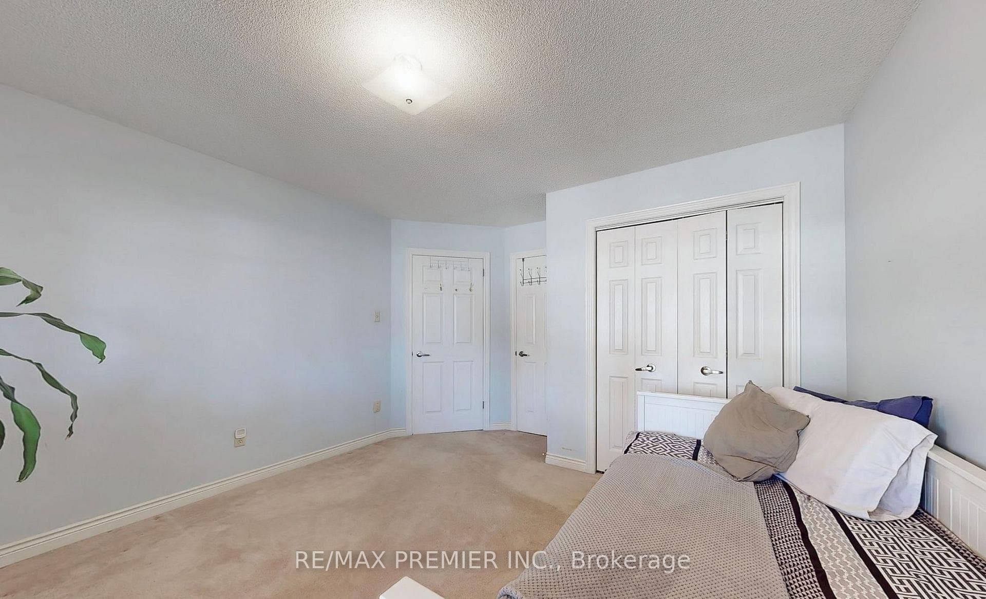 9 Wentworth Drive Unit 13 photo 18