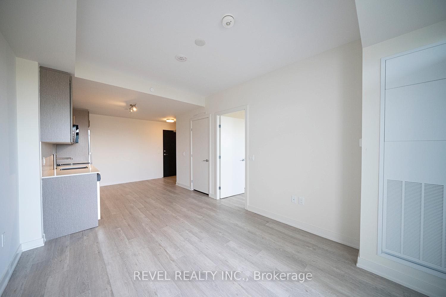 212 King William Street Unit 823 photo 7