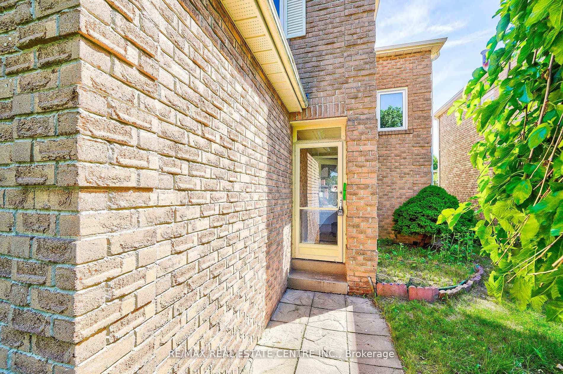 47 Chatfield Drive photo 4