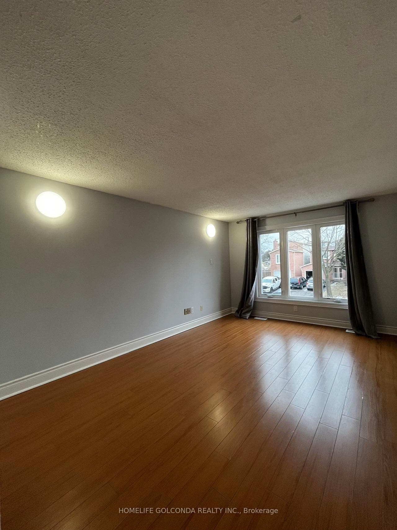 102 Seamist Crescent photo 5
