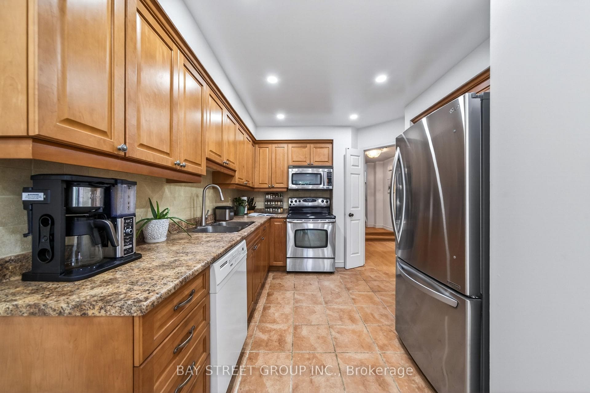 145 Sandyhook Square photo 34