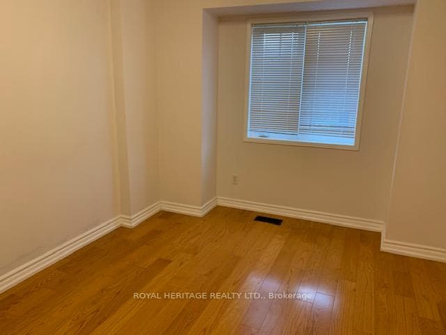 586 Mcbean ( Upper Level) Avenue photo 14