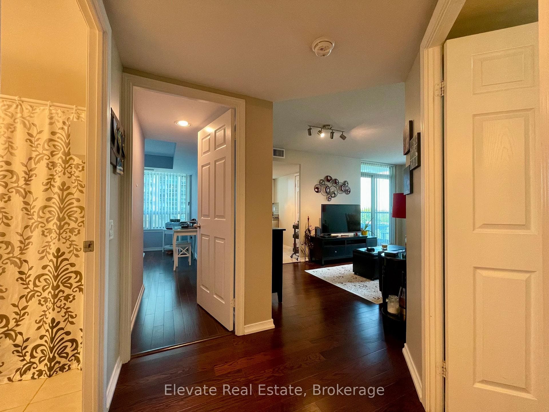 28 Harrison Garden Boulevard Unit 811 photo 5
