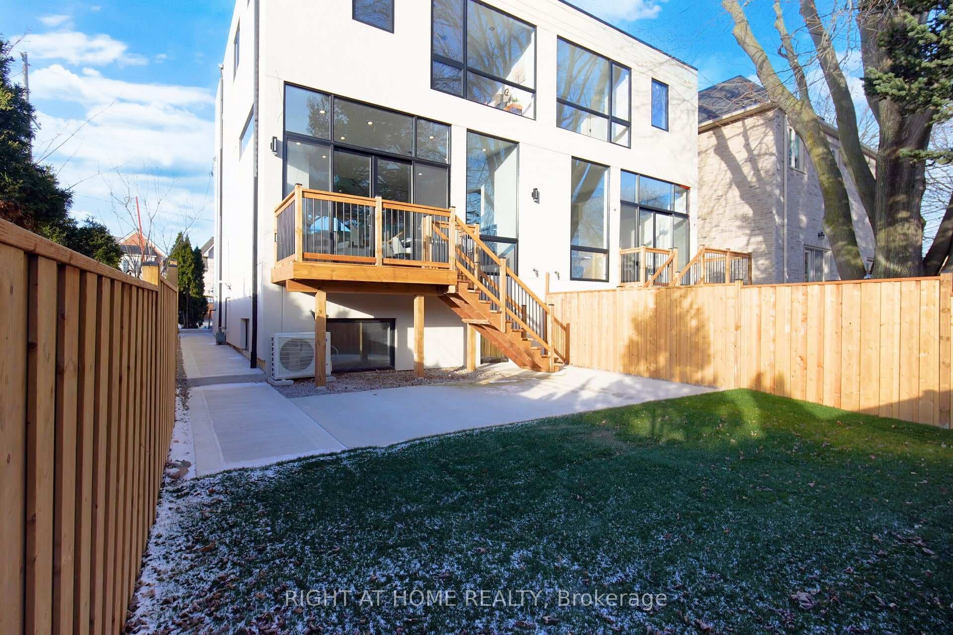 289 Valermo Drive photo 42