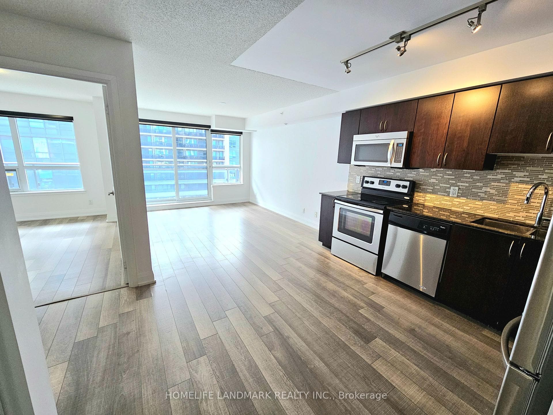 372 Highway 7 East Road Unit 611 photo 1