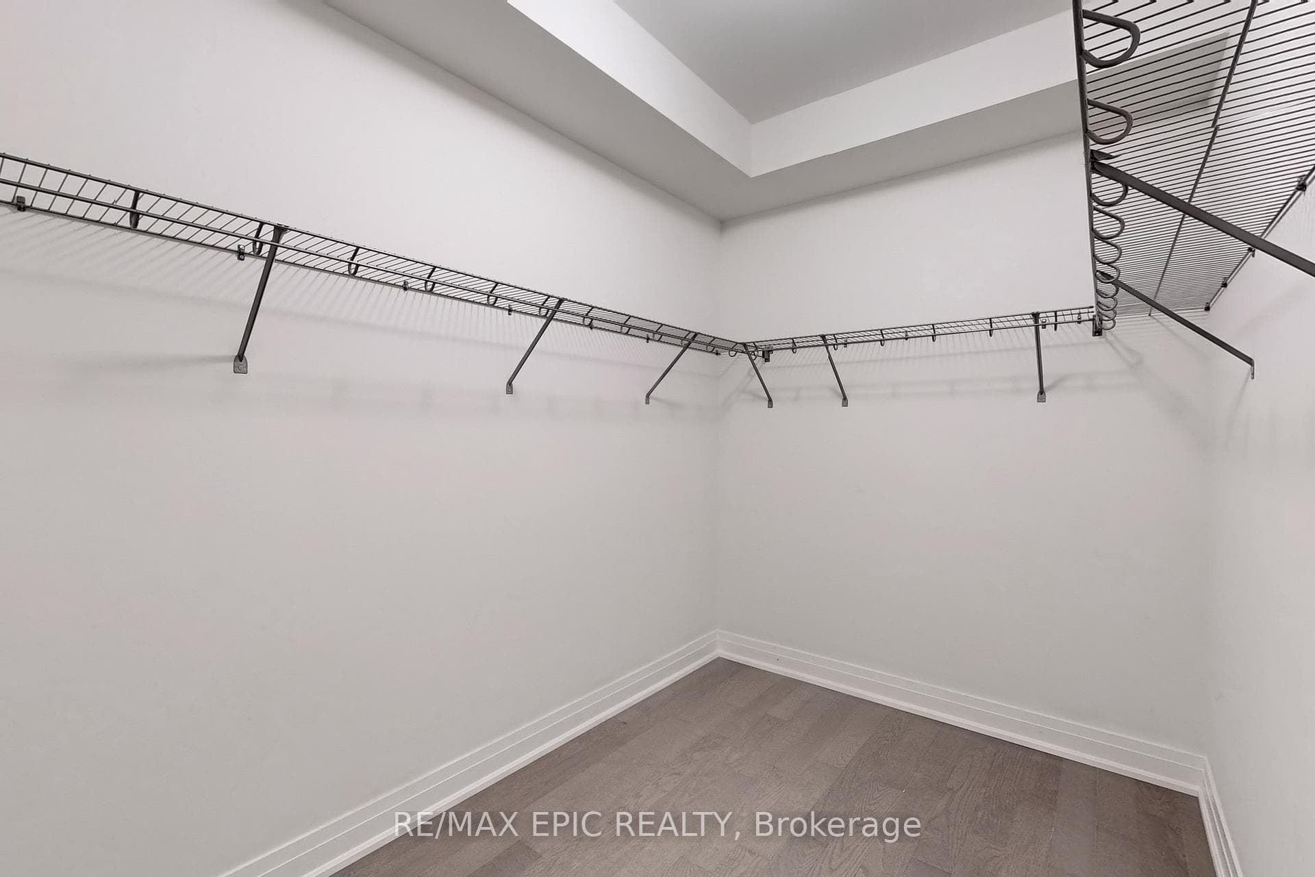 569 New England Court photo 24