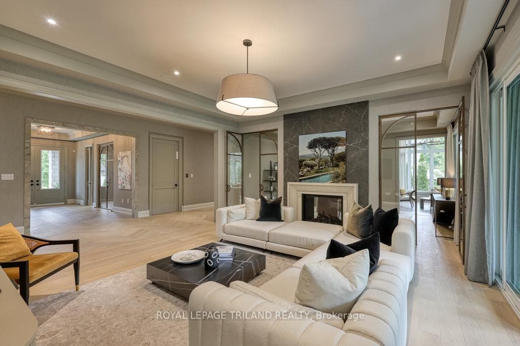 Central great room with 2 sets of stylish doors