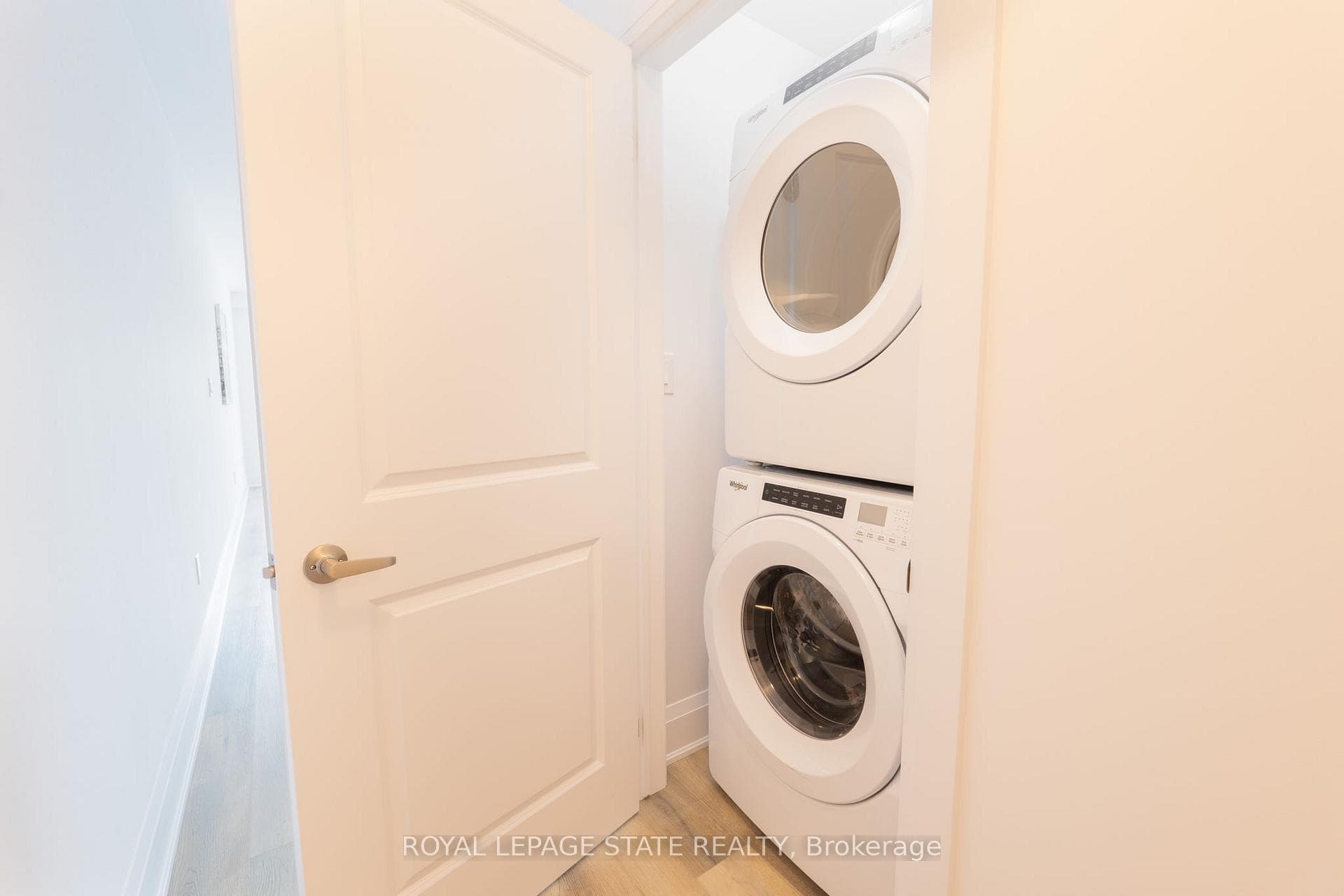 470 Dundas Street Unit 422 photo 10