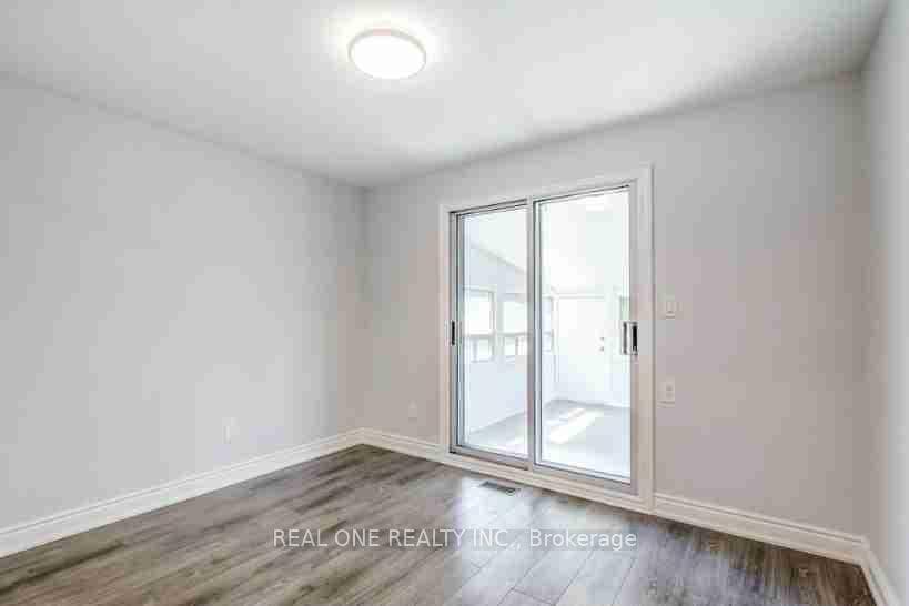 180 Manning Avenue Unit Upper photo 17