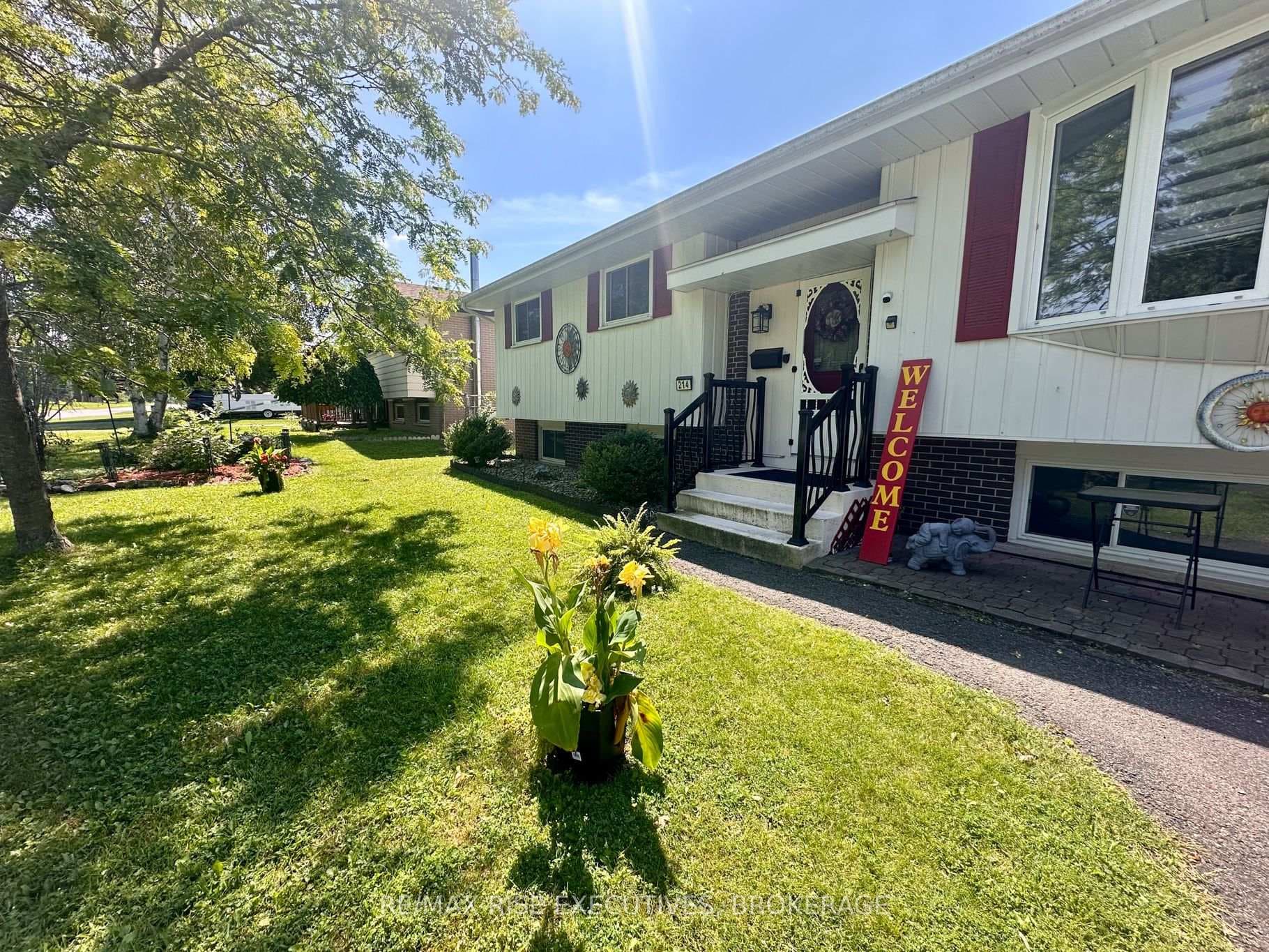 214 Amherst Drive photo 2