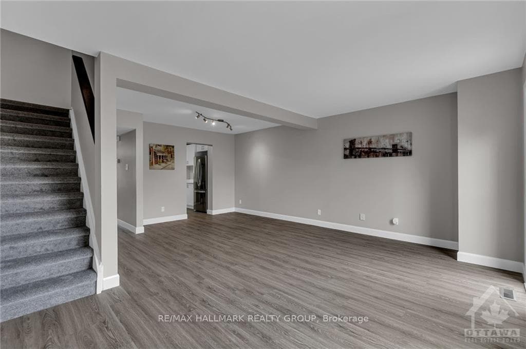 61 BENTBROOK Crescent photo 7