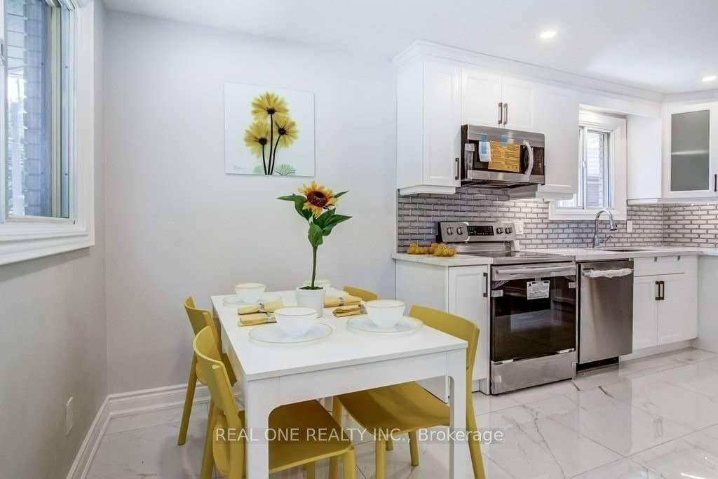 180 Manning Avenue Unit Upper photo 11