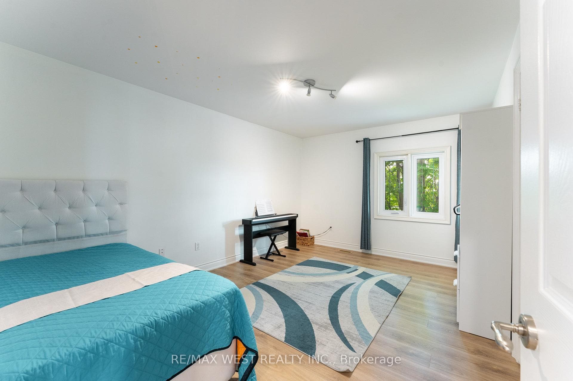 72 Alpha Court photo 21