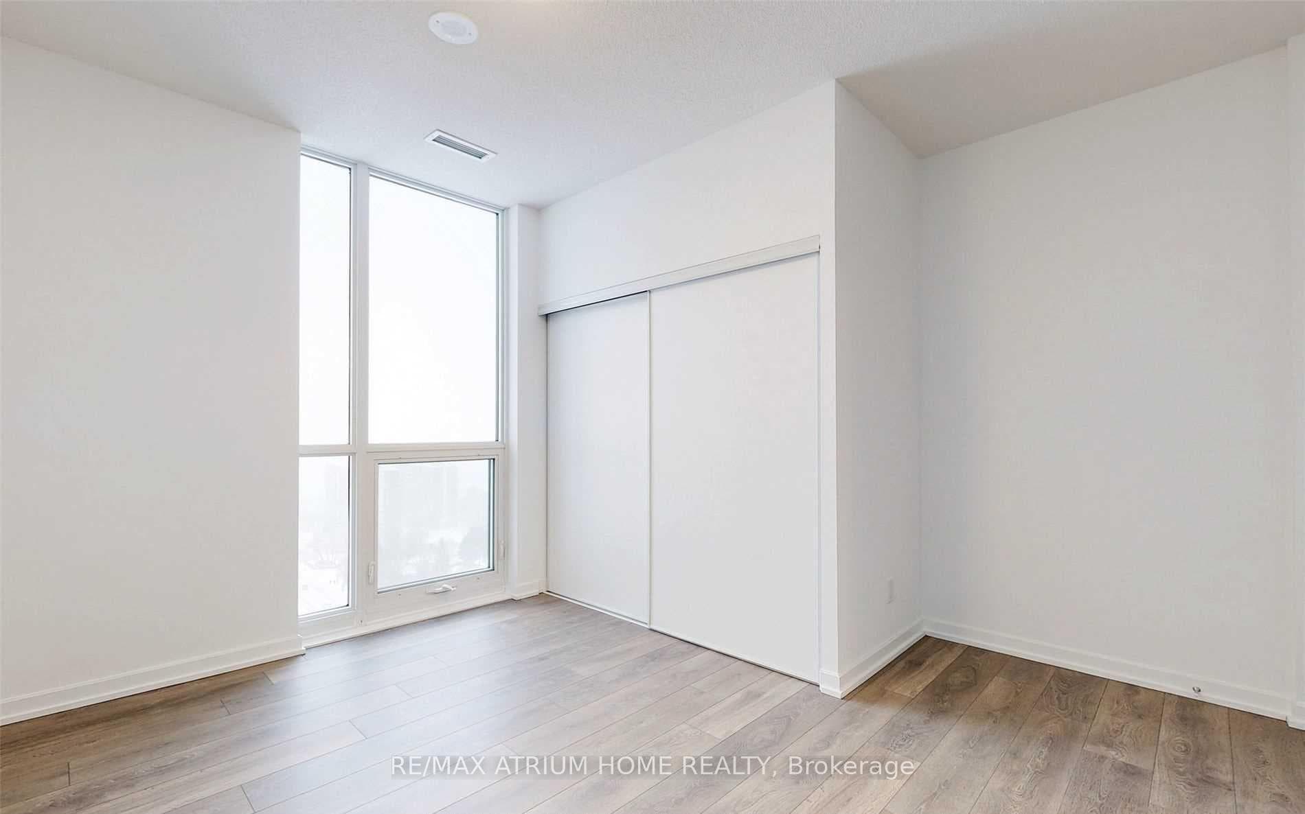 36 Forest Manor Road Unit 905 photo 11