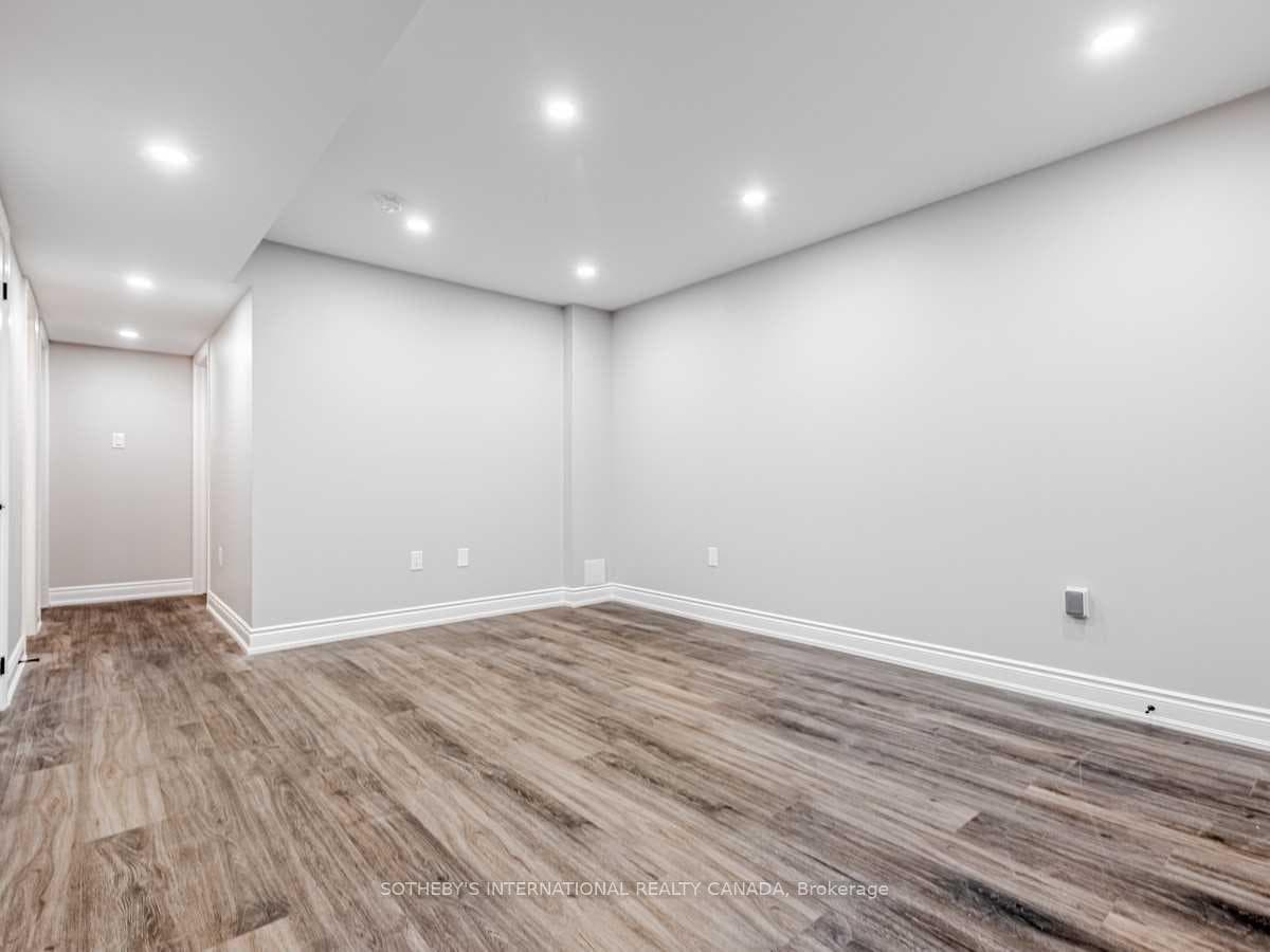 36 Quinton Ridge Unit Bsmt photo 8