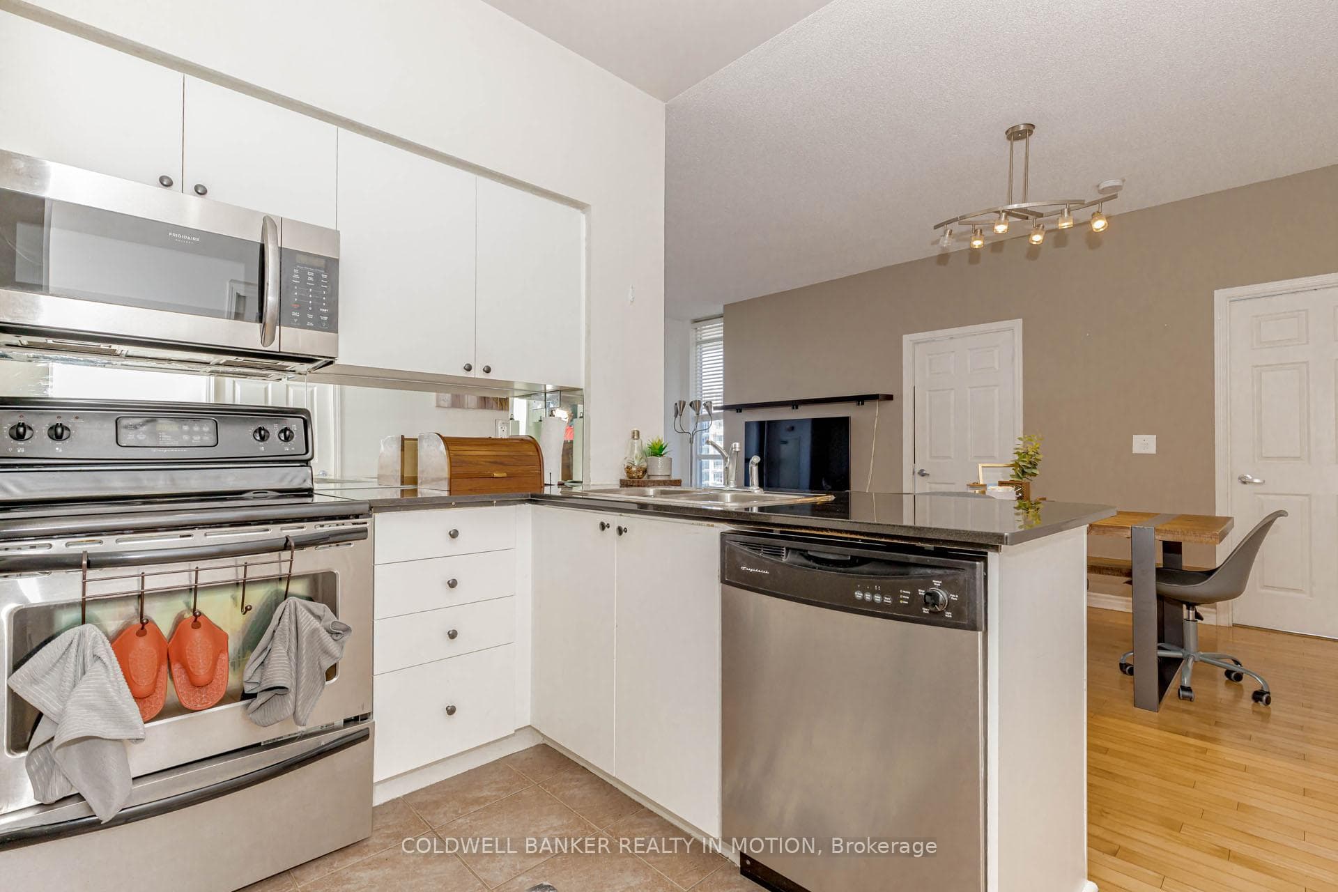 388 Prince Of Wales Drive Unit 2008 photo 39