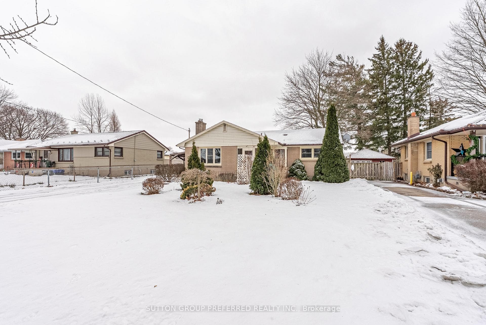 1697 Moffatt Avenue photo 3