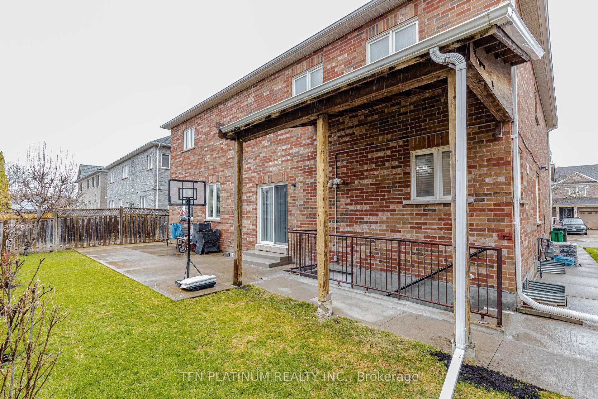 28 Banks Drive photo 43