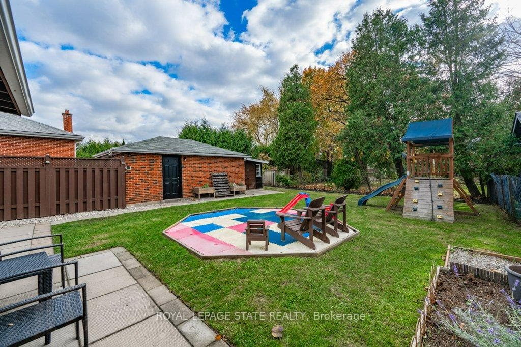 1108 Queensdale Avenue photo 32
