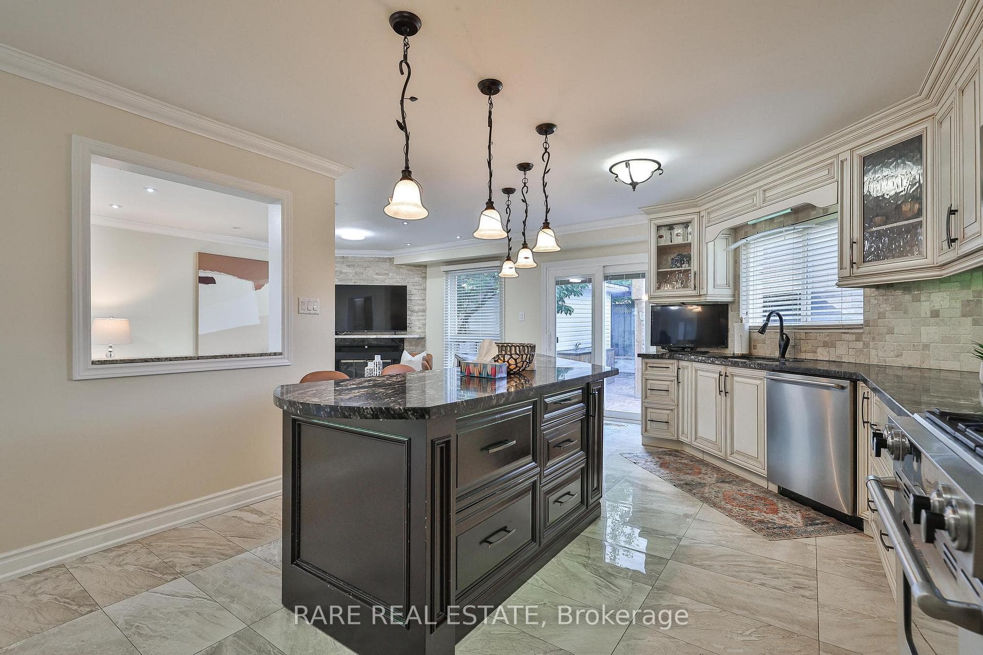 3576 Cherrington Crescent photo 18