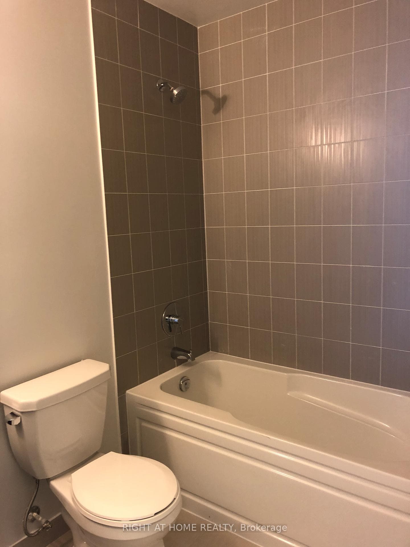 30 Meadowglen Place Unit 2708 photo 7