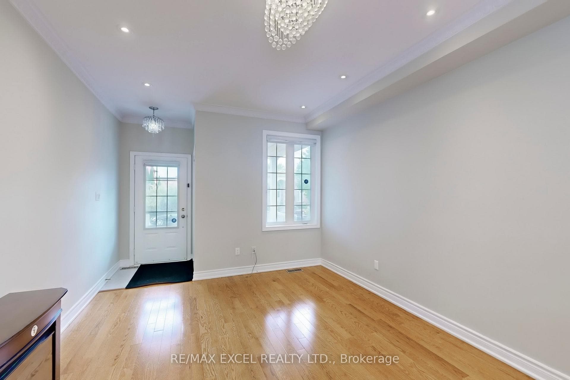 48 Goldenwood Crescent photo 6