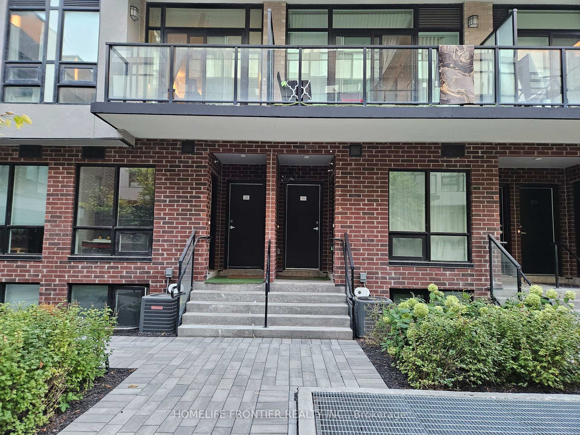 871 Sheppard Avenue Unit 18 photo 2