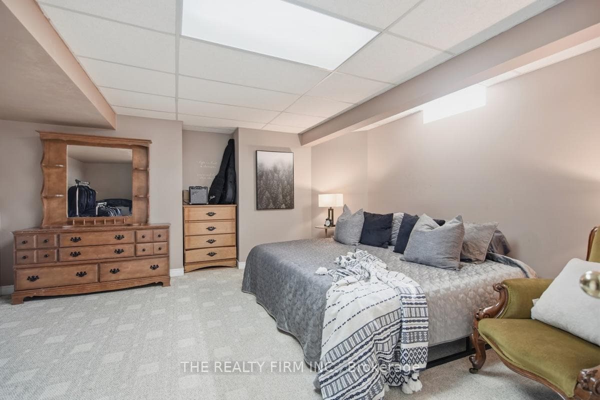 58 Meadowridge Crescent photo 39