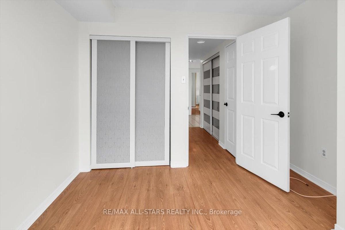 2155 Burnhamthorpe Road Unit 1809 photo 21
