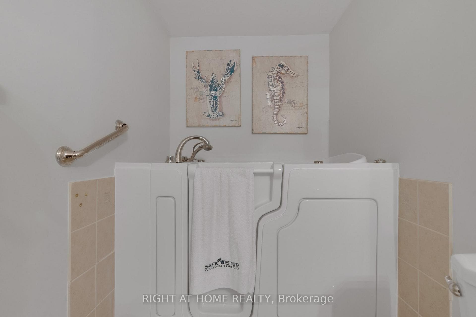 350 Lakebreeze Drive Unit 17 photo 42