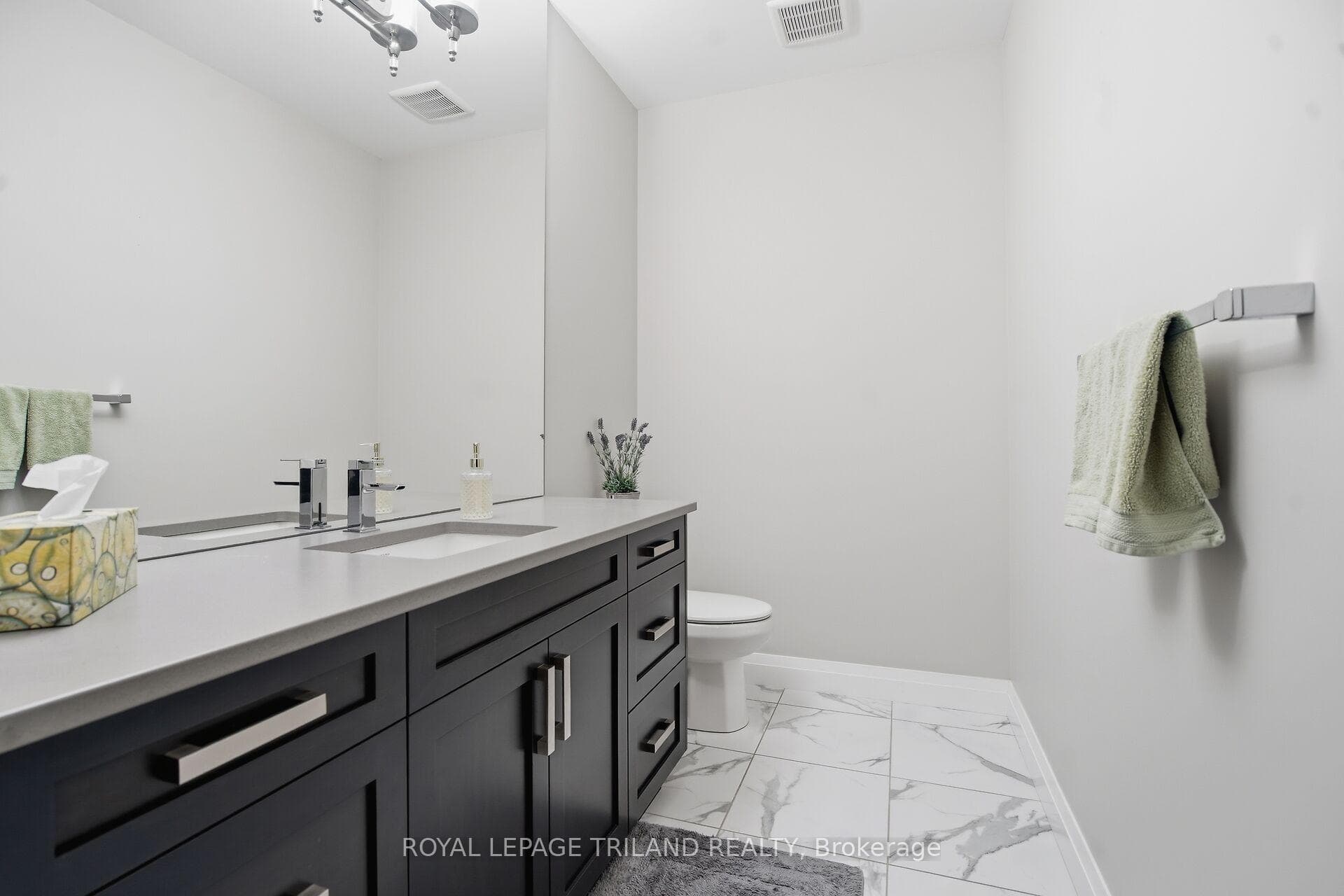 Main Floor: Bathroom