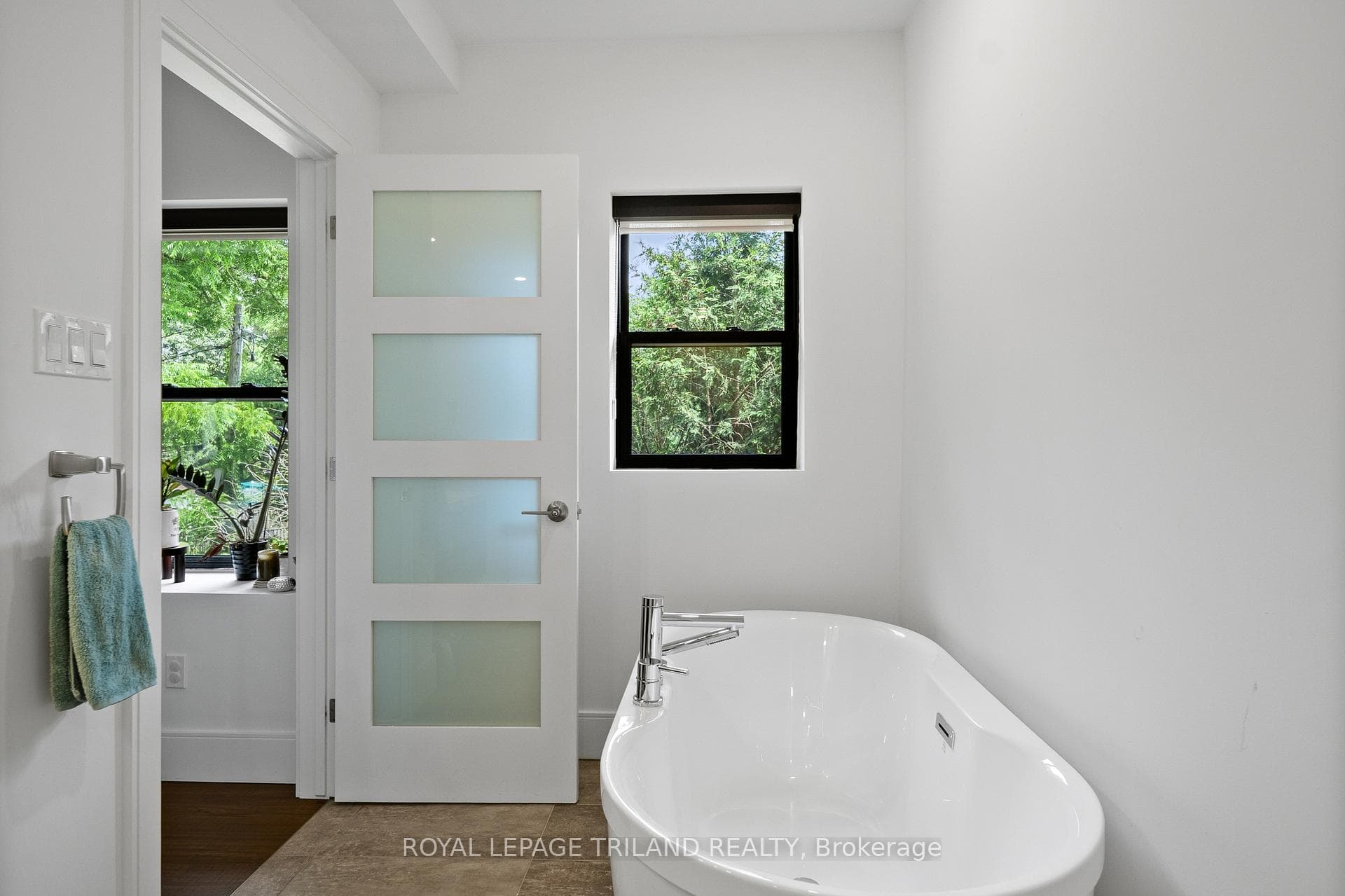 130 Windsor Crescent Unit 3 photo 18
