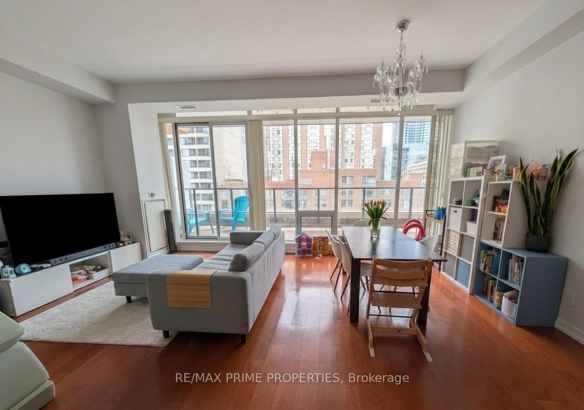 111 Elizabeth Street Unit 1823 photo 3