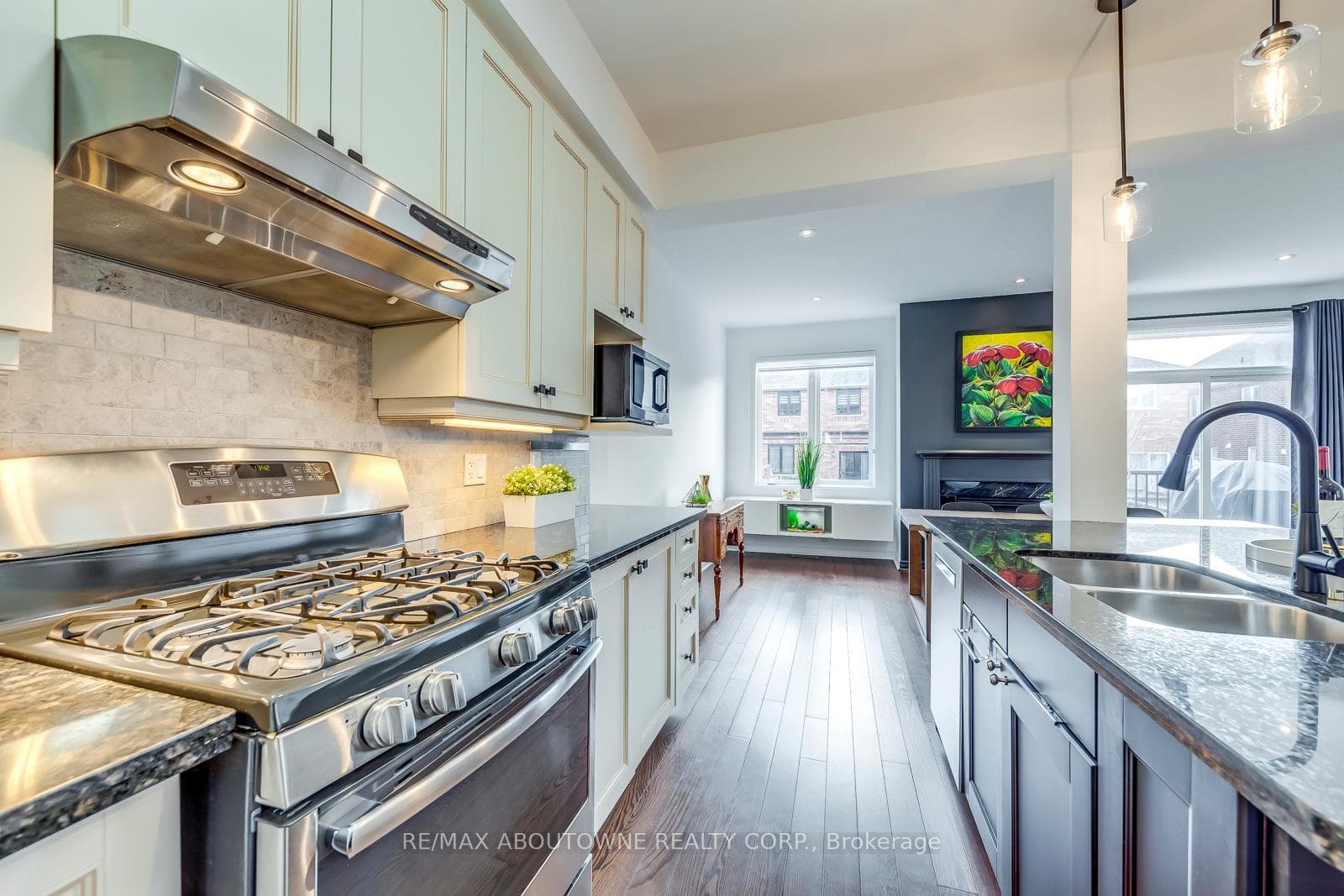 2034 Elmgrove Road photo 10